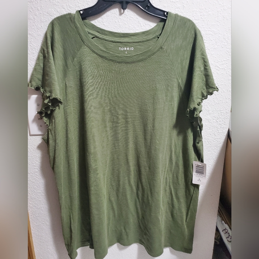 Torrid Classic Fit Flutter Sleeve Top, Size 1 (14/16)